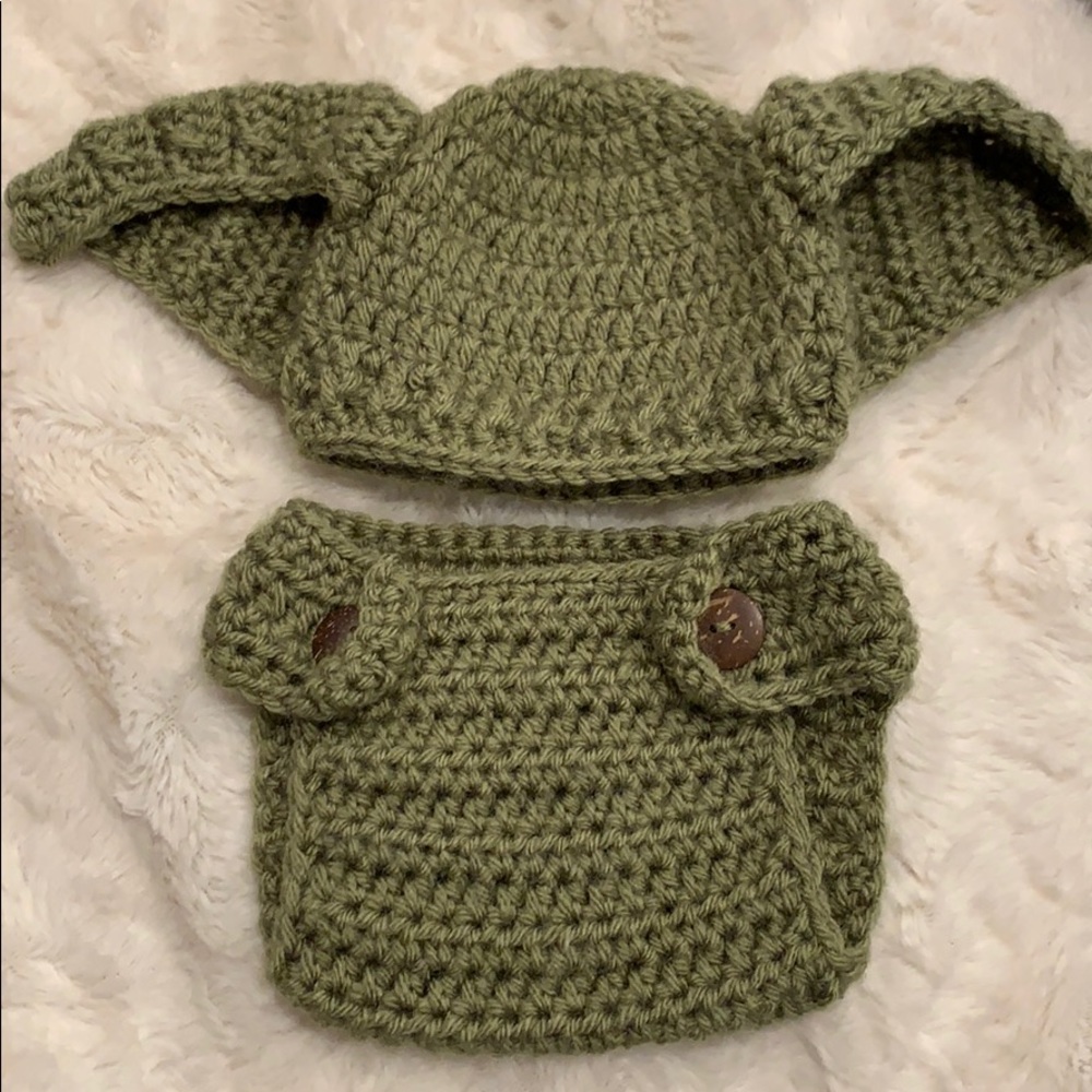Infant Yoda crochet outfit